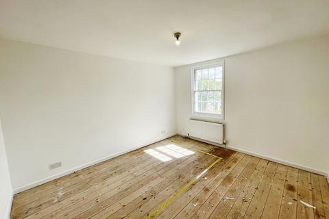 2 bedroom terraced house to rent, East Street, Sudbury