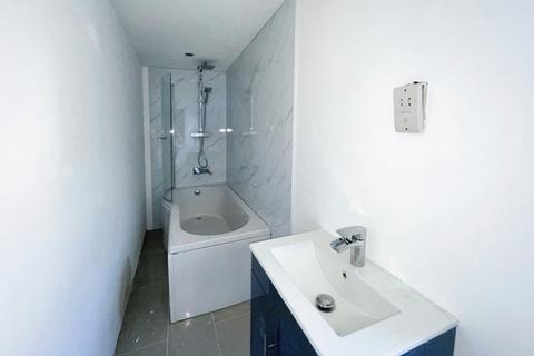 2 bedroom terraced house to rent, East Street, Sudbury