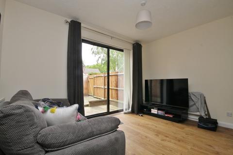 1 bedroom terraced house to rent, Haining Gardens