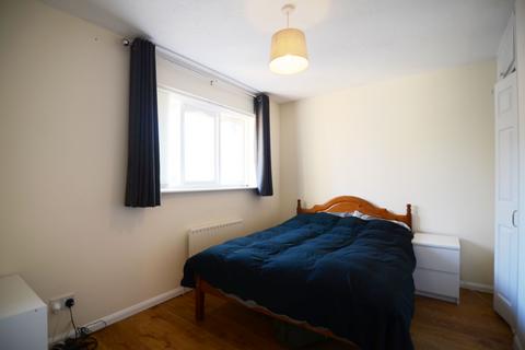 1 bedroom terraced house to rent, Haining Gardens