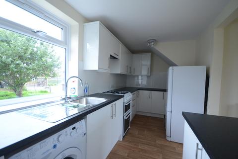 2 bedroom semi-detached house to rent, Silchester Road