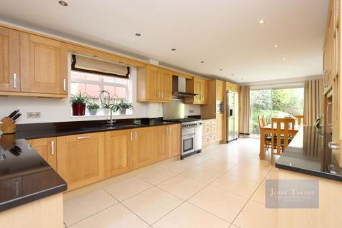 11 Lee Grove, Chigwell, IG7 6AD
