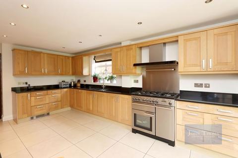 11 Lee Grove, Chigwell, IG7 6AD