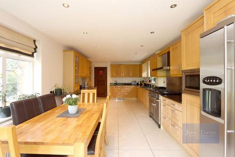 11 Lee Grove, Chigwell, IG7 6AD