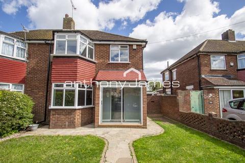4 bedroom semi-detached house to rent, Dovedale Close, Welling DA16