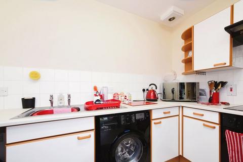 2 bedroom flat for sale, Marlborough Road, Swindon SN3