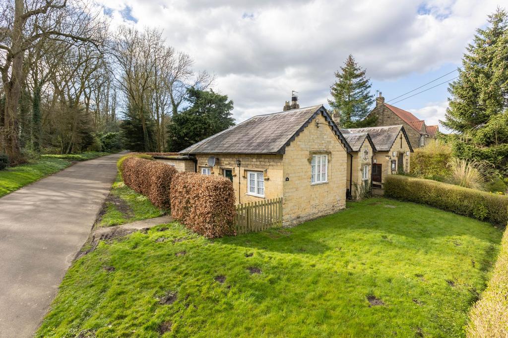 Main Street, Gilling East YO62 4 bed detached house for sale £450,000
