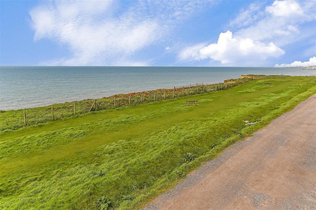 The Esplanade, Cliffs, Peacehaven, East Sussex 3 bed terraced