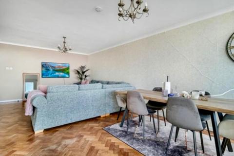 2 bedroom flat to rent, Kenilworth Court, ,