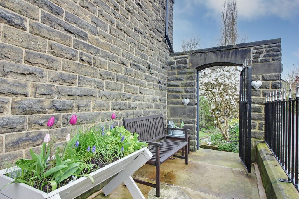 Garden to Front