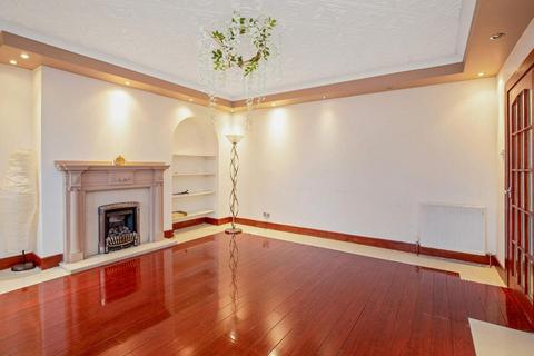 216 Robroyston Road, Glasgow, G33 1JQ