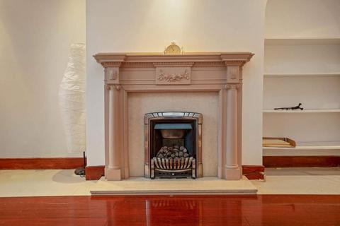 216 Robroyston Road, Glasgow, G33 1JQ