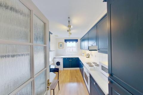2 bedroom flat to rent, North Werber Park, Edinburgh, EH4