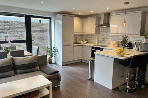 1 bedroom flat to rent, Station Garage Mews, London SW16