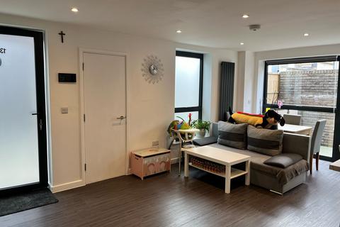 1 bedroom flat to rent, Station Garage Mews, London SW16
