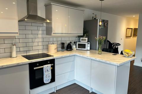 1 bedroom flat to rent, Station Garage Mews, London SW16