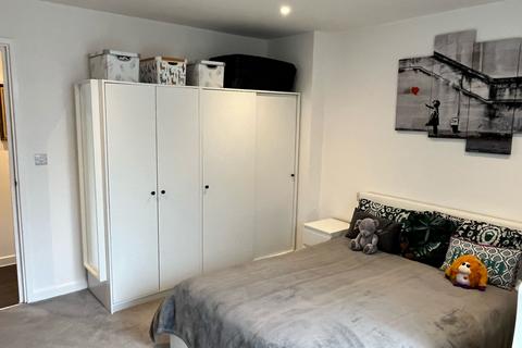 1 bedroom flat to rent, Station Garage Mews, London SW16