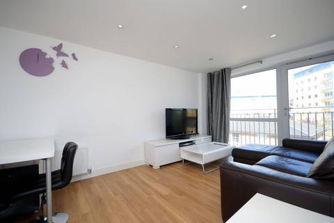 2 bedroom flat to rent, Vicinity House, Westferry, London, E14
