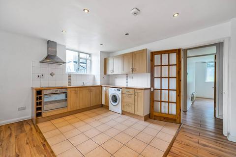 2 bedroom flat to rent, Averil Grove, Norwood, London, SW16