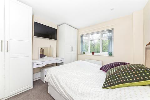 6 Riverside Drive, Mitcham, CR4 4BU