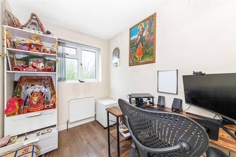 6 Riverside Drive, Mitcham, CR4 4BU