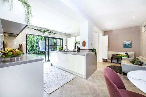 3 Hampstead Gardens, London, NW11 7EU