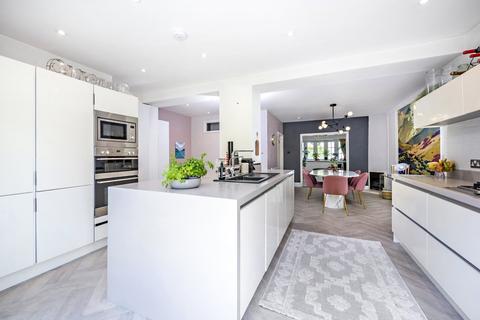 3 Hampstead Gardens, London, NW11 7EU