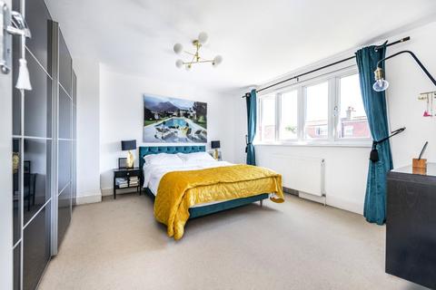 3 Hampstead Gardens, London, NW11 7EU