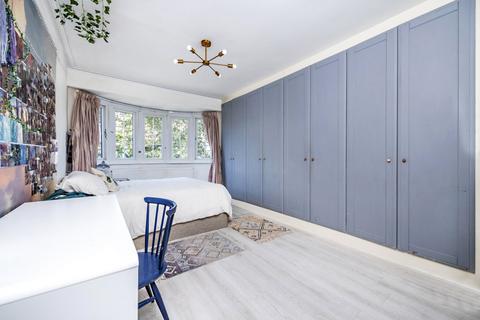 3 Hampstead Gardens, London, NW11 7EU