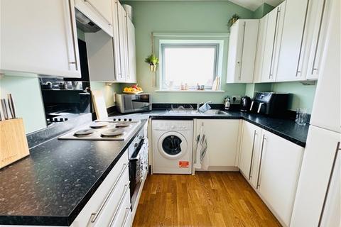 1 bedroom property for sale, SERPENTINE CLOSE, CHADWELL HEATH RM6
