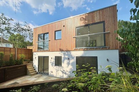 13 Madeira Avenue, Bromley, BR1 4AP