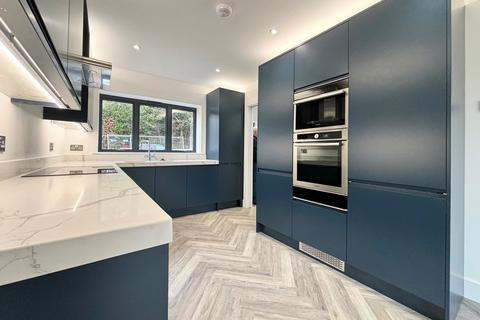 13 Madeira Avenue, Bromley, BR1 4AP