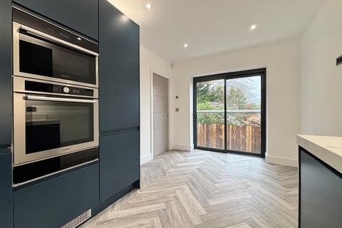13 Madeira Avenue, Bromley, BR1 4AP