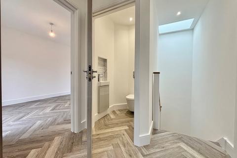 13 Madeira Avenue, Bromley, BR1 4AP