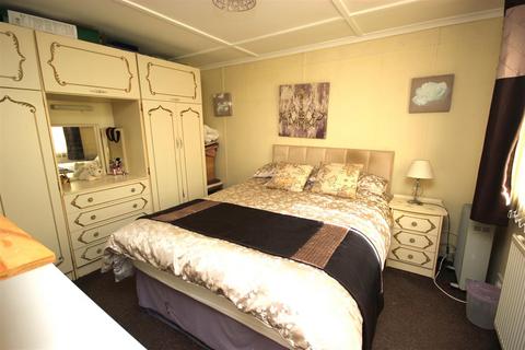 1 bedroom bungalow for sale, Wilby Park, Wellingborough NN8