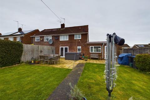 72 Latton Green, Harlow, CM18 7ES