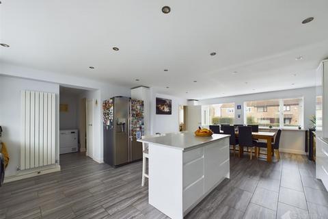 72 Latton Green, Harlow, CM18 7ES