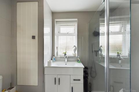 72 Latton Green, Harlow, CM18 7ES