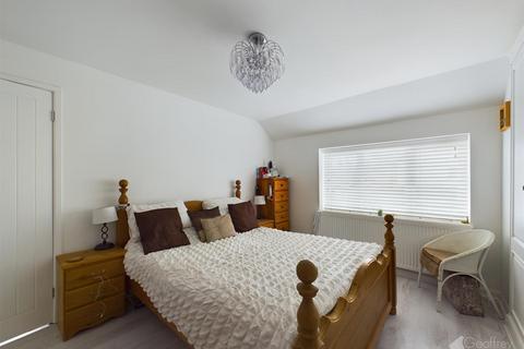 72 Latton Green, Harlow, CM18 7ES