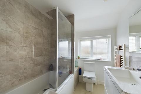 72 Latton Green, Harlow, CM18 7ES