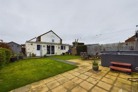 72 Latton Green, Harlow, CM18 7ES
