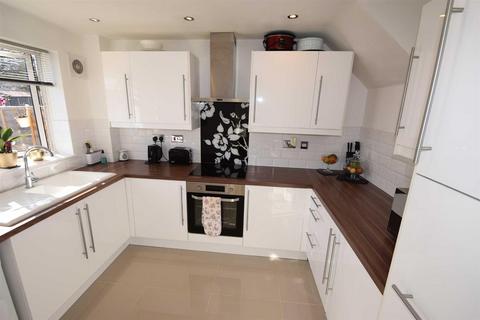 96 Peacocks, Harlow, CM19 5NZ