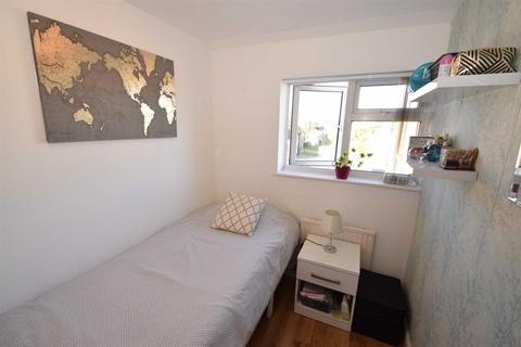 96 Peacocks, Harlow, CM19 5NZ
