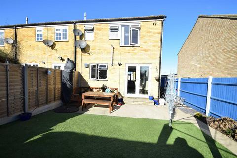 96 Peacocks, Harlow, CM19 5NZ