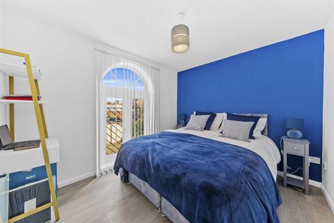 2 bedroom flat for sale, Eskdail Place, Kettering NN16