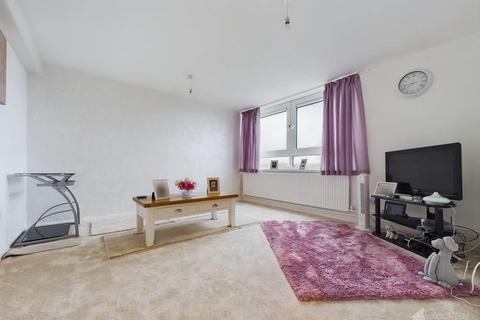 2 bedroom flat for sale, Harrow Court, Stevenage SG1