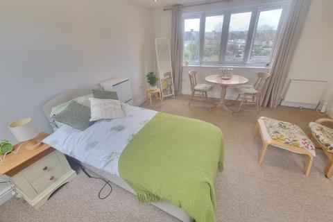 1 bedroom in a house share to rent, Broadhurst Avenue, Edgware