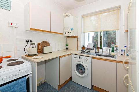 1 bedroom flat to rent, Gorse Avenue, Worthing
