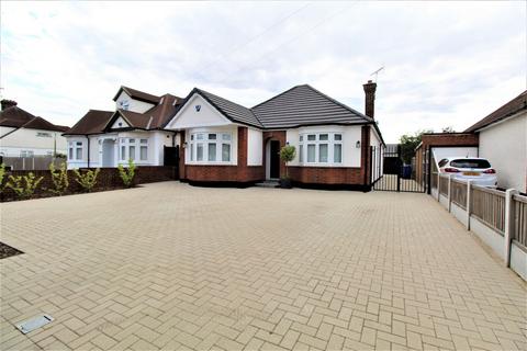 3 bedroom bungalow for sale, King Edward Drive, Grays