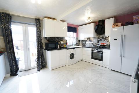 3 bedroom terraced house for sale, Mary Rose Close, Grays